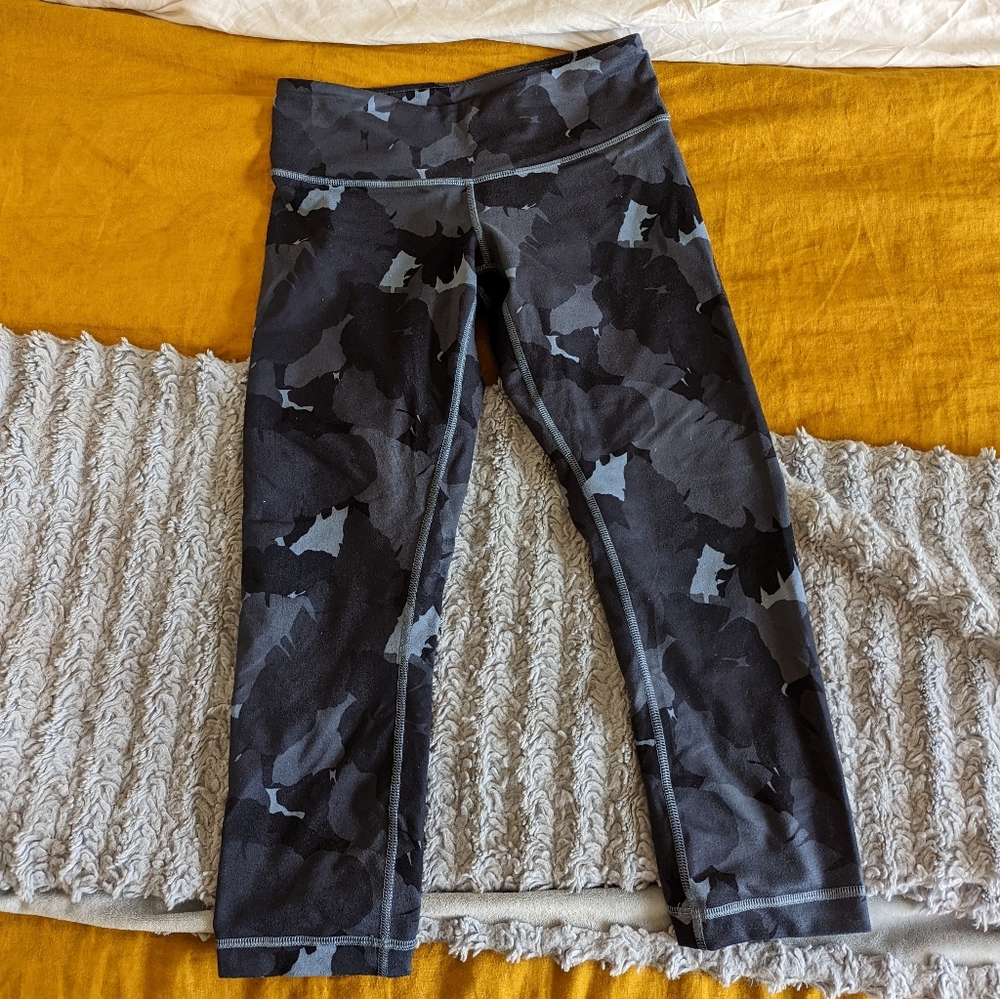 [FINAL PRICE REDUCTION] Lululemon Blue Multicolor Leggings Size 6
